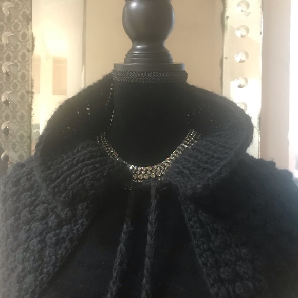 H&M Cape - Picture 2 of 5